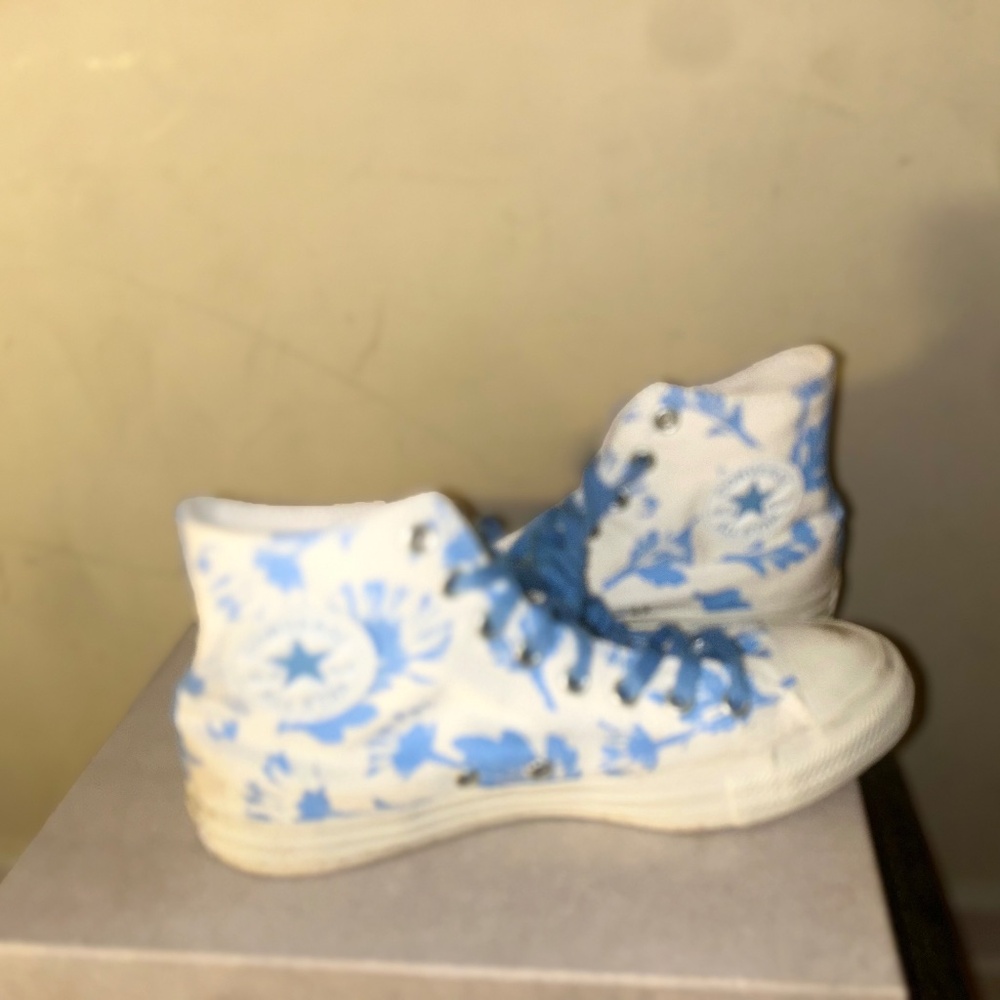 Converse Chuck Taylor Allstar white with blue floral pattern Egret size 9 womens